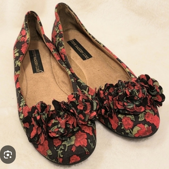 Steve Madden Shoes - Steve Madden luxe black red roses Floral satin Ballet Flats 9